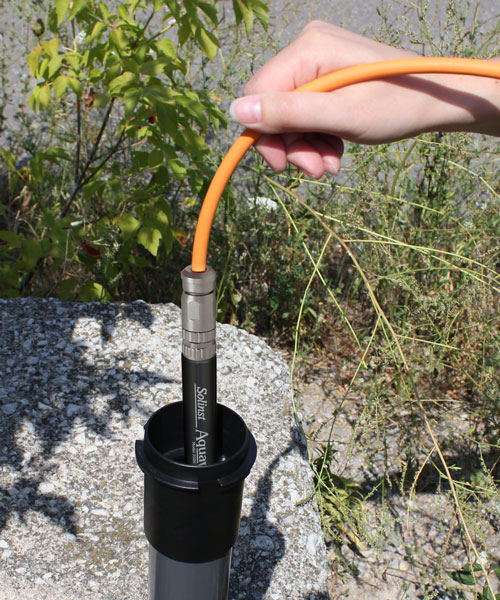 raccordez l'autre extrémité du câble ventilé à l'enregistreur aquavent